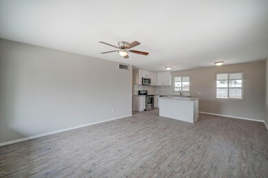 1425 E Neilson Ave-5