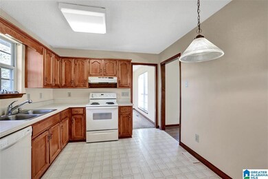 712 Jason Cir, Center Point, AL 35215 - photo 3