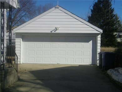 4035 40th St, Des Moines, IA 50310 - photo 2