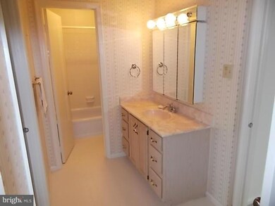 1002 Brinker Dr unit 301, Hagerstown, MD 21740 - photo 3