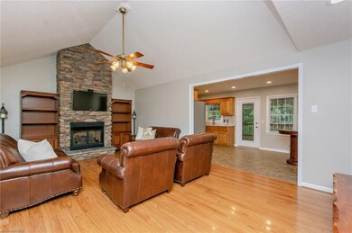 1037 Old Forest Ct, Asheboro, NC 27205 - photo 5