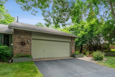 Fantastic 3 bed, 4 bath, end-unit townhome in Minnetonka!