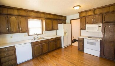 908 NW 12th St, Blue Springs, MO 64015 - photo 3