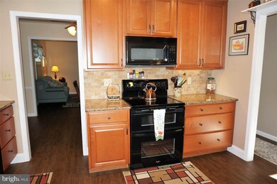 961 E Maple St, Palmyra, PA 17078 - photo 5