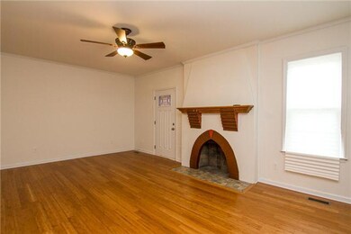 Large living room w/ fireplace and ceiling fan  Nashville, TN 37206