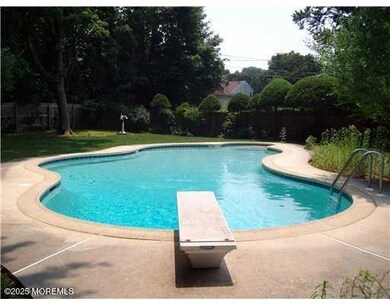 Pool 2 Landsdowne