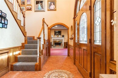 Entrance/Foyer/Staircase to 2nd floor 