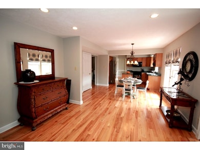 31 Jennifer Ln, Morrisville, PA 19067 - photo 7