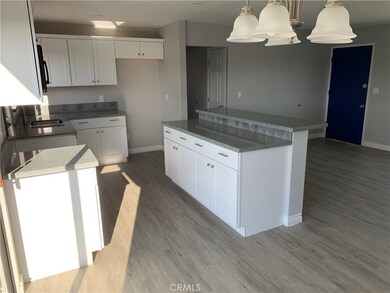 Kitchen with breakfast bar