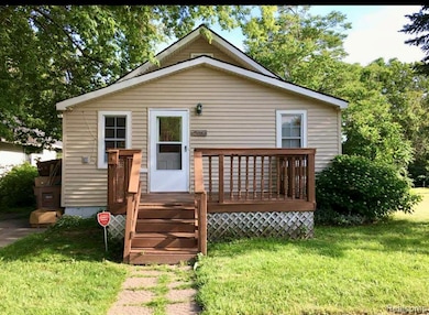 205 Hughes Ave, Pontiac, MI 48341 - photo 2