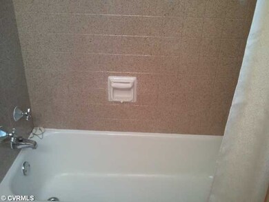1st Floor Plan - Tub/shower in 1st full bath