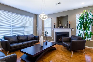 305 Jamestown Oaks Dr, Jamestown, NC 27282 - photo 7