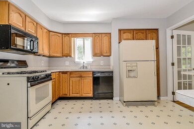 6811 Stoneybrooke Ln, Alexandria, VA 22306 - photo 5