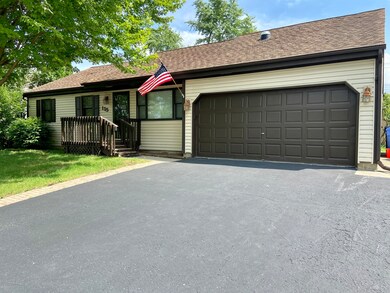 115 Bolz Rd, Carpentersville, IL 60110 - photo 2