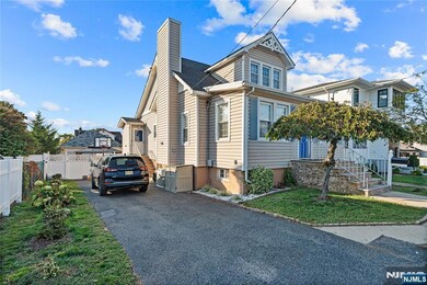 1041 Stonewall Ln, Secaucus, NJ 07094 - photo 2