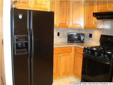 66 Seguine Place, Staten Island, NY 10312 - photo 7