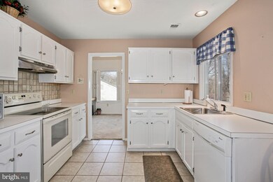 6 Greencastle Rd, Sterling, VA 20164 - photo 4