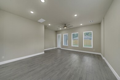 8318 Sunnyhill St, Houston, TX 77088 - photo 4