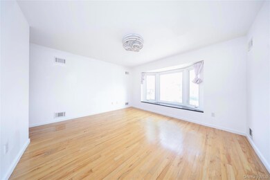 139 Kiswick St, Staten Island, NY 10306 - photo 5