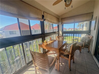 Sunroom / solarium with vaulted ceiling and ceilin