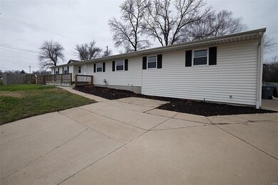 Additional driveway in the front of the house, 2 c