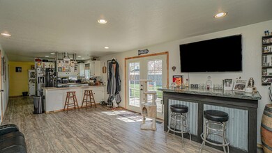 736 Hemlock Ave, Central Point, OR 97502 - photo 6