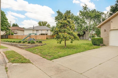 413 W Chestnut Rd-3