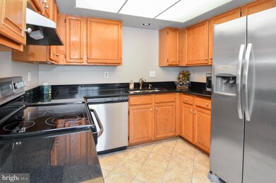 12526 Coral Grove Place, Germantown, MD 20874 - photo 7