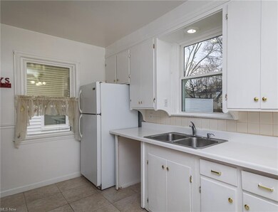 18307 Mapleboro Ave, Maple Heights, OH 44137 - photo 5