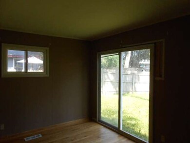 322 Tulsa Ave, Carpentersville, IL 60110 - photo 4