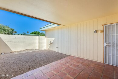 10542 W Ocotillo Dr, Sun City, AZ 85373 - photo 4