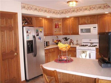 7158 Mallard Ct, Niagara Falls, NY 14304 - photo 3