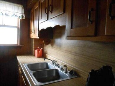 64 Grinnell St, Fall River, MA 02721 - photo 2