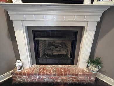 Gas log fireplace