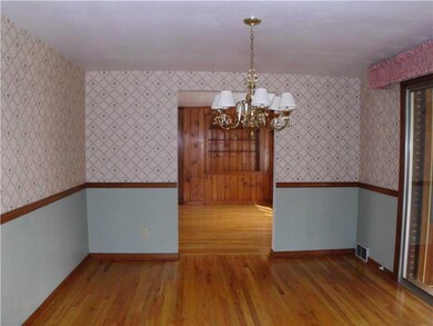 Dining Room. CANDLELIGHT DINNERS OR CASUAL SUPPERS