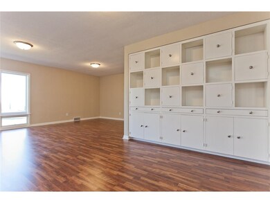Living Room/Dining Area