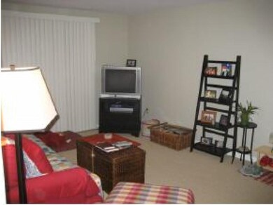 92 E Broadway unit 32, Derry, NH 03038 - photo 2