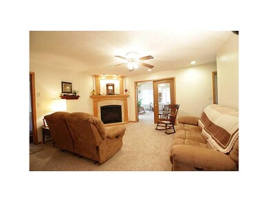 203 Summit St, Center Point, IA 52213 - photo 6