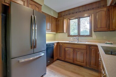 1852 Briarwood Ln, Fitchburg, WI 53575 - photo 7