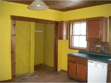 15 Carpenter St, Orange, MA 01364 - photo 2