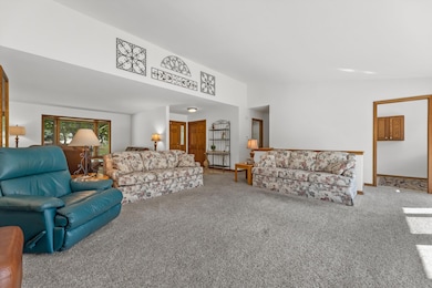 N61W16085 Hawthorne Dr, Menomonee Falls, WI 53051 - photo 4