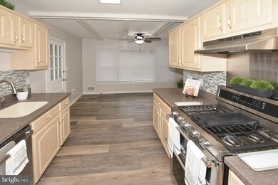 8003 W Point Dr, Springfield, VA 22153 - photo 2