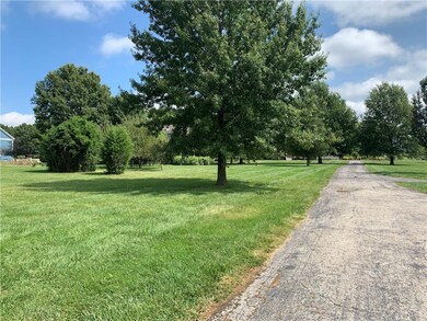 806 Sandpiper St, Raymore, MO 64083 - photo 2