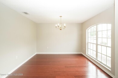 003-photo-dining-room-11125366