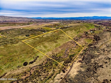 270 Snowy Owl Dr, Yakima, WA 98908 - photo 2