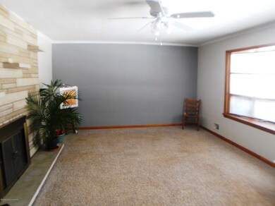 Living room w bay window