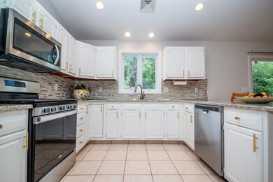 22 Hartford St, South Dartmouth, MA 02748 - photo 5