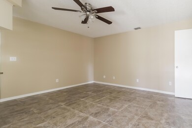 005-photo-dining-room-7690168