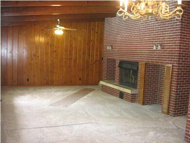 LIVING/FAMILY ROOM