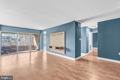 422 Girard St unit 303, Gaithersburg, MD 20877 - photo 3